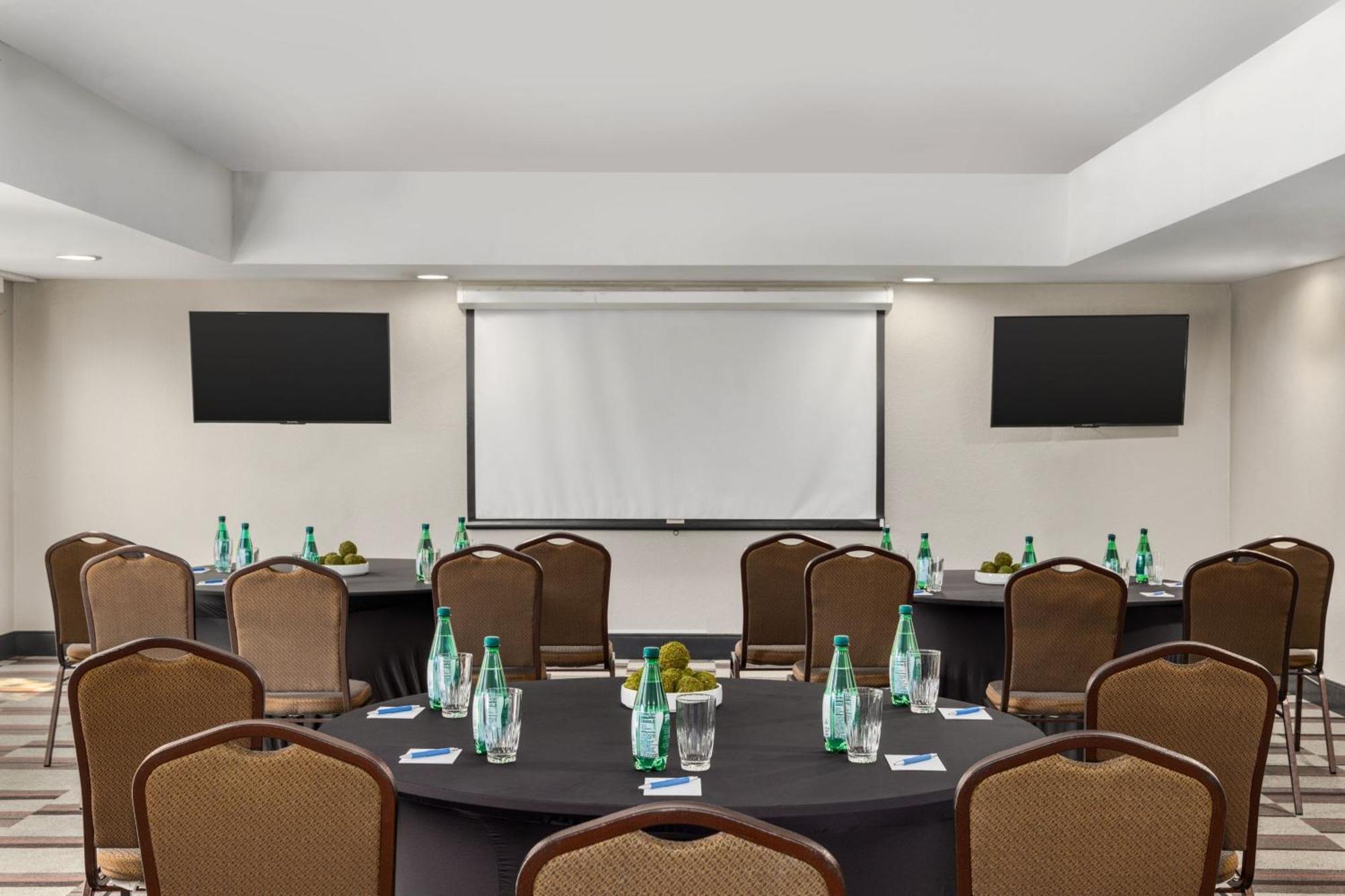 Four Points By Sheraton Greensboro Airport מראה חיצוני תמונה