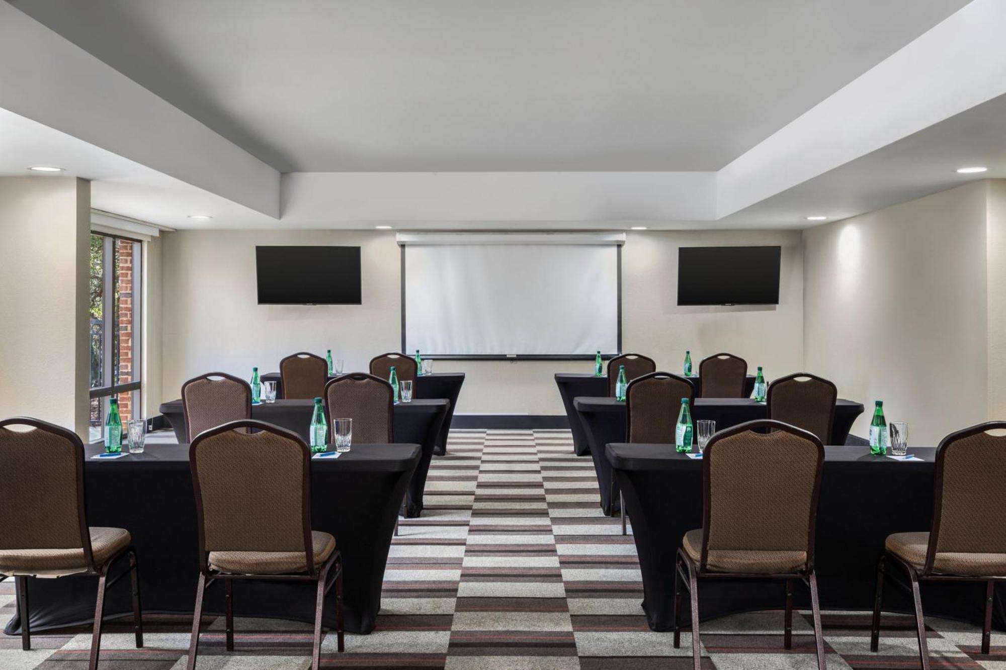 Four Points By Sheraton Greensboro Airport מראה חיצוני תמונה