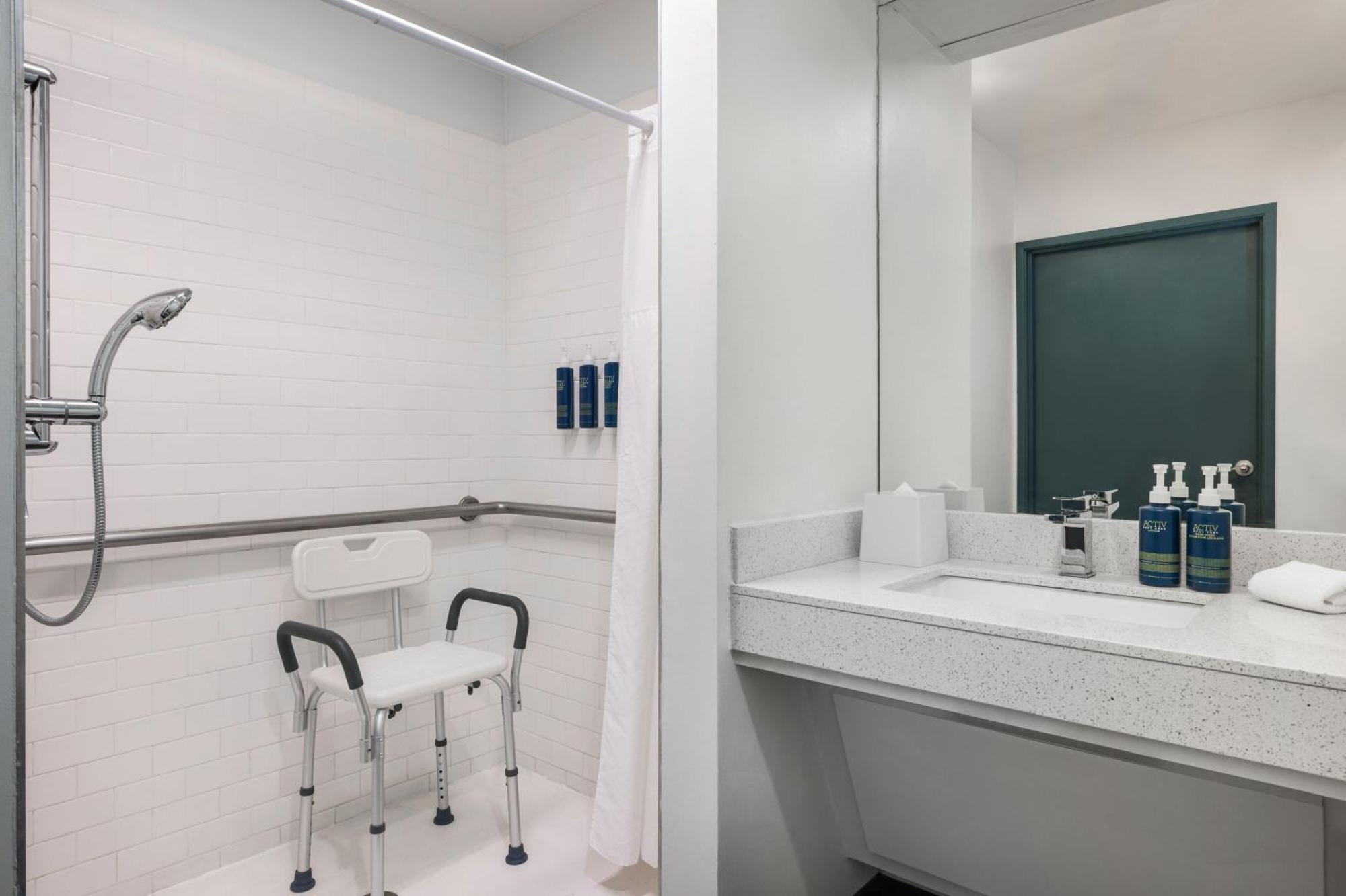 Four Points By Sheraton Greensboro Airport מראה חיצוני תמונה
