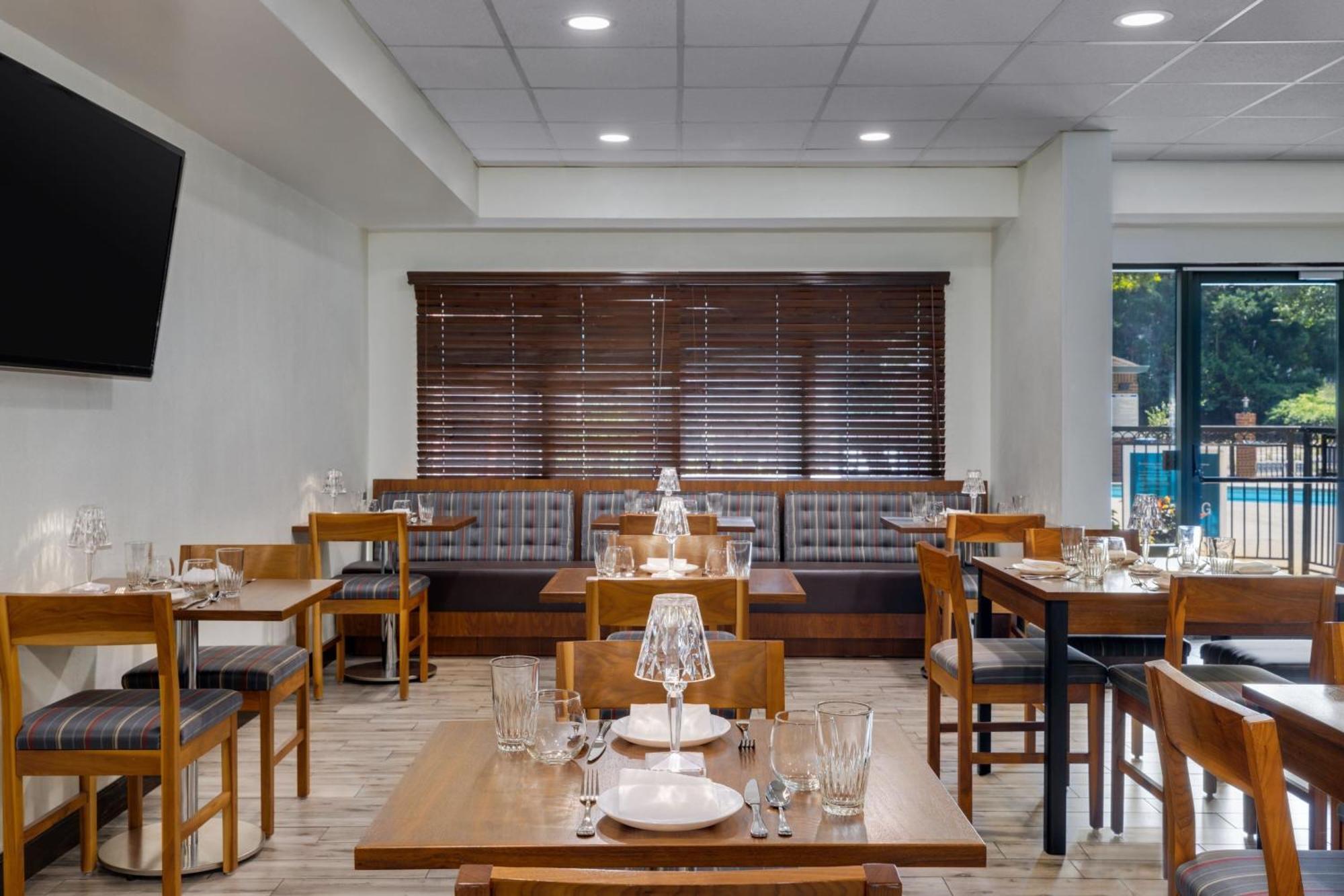 Four Points By Sheraton Greensboro Airport מראה חיצוני תמונה